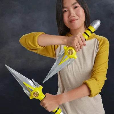 Hasbro Power Rangers Lightning Collection Mighty Morphin Yellow Ranger Power Daggers Prop Replica -Fun Costumes Store power rangers yellow ranger power daggers prop rep alt 4
